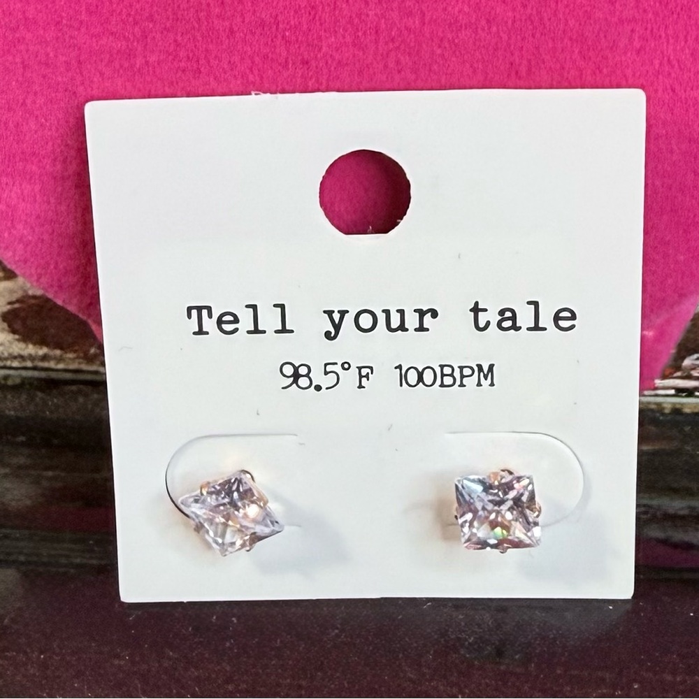 Tell Your Tale Sparkling Ear Studs